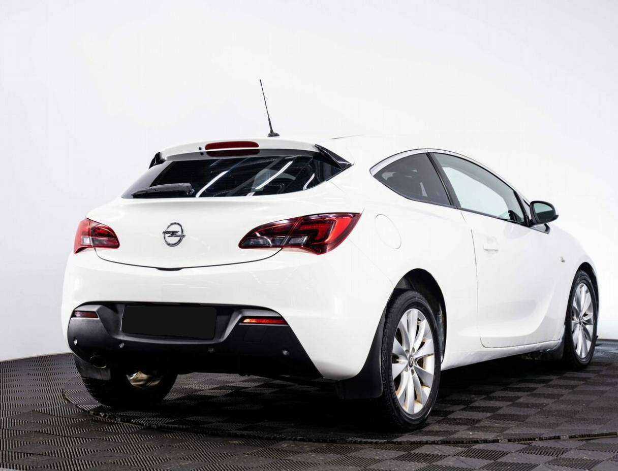 Opel Astra с пробегом — 2012 год. Фото: #5
