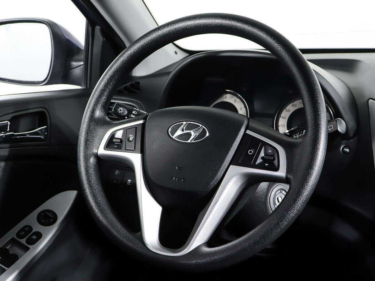 Hyundai Solaris с пробегом — 2012 год. Фото: #14