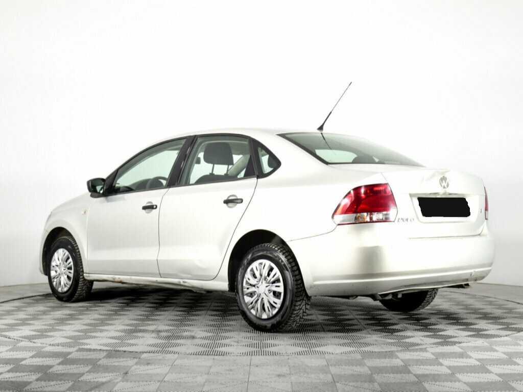 Volkswagen Polo с пробегом — 2011 год. Фото: #6