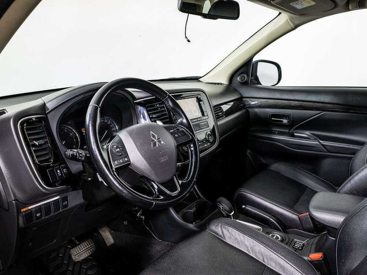 Mitsubishi Outlander с пробегом — 2016 год. Фото: #10