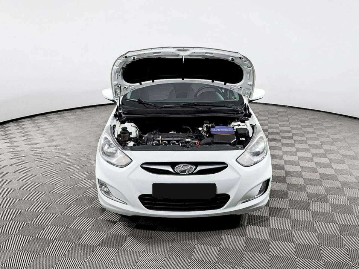 Hyundai Solaris с пробегом — 2013 год. Фото: #8
