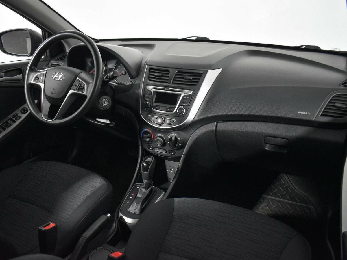 Hyundai Solaris с пробегом — 2014 год. Фото: #9