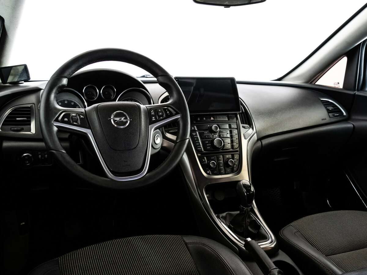 Opel Astra с пробегом — 2011 год. Фото: #8