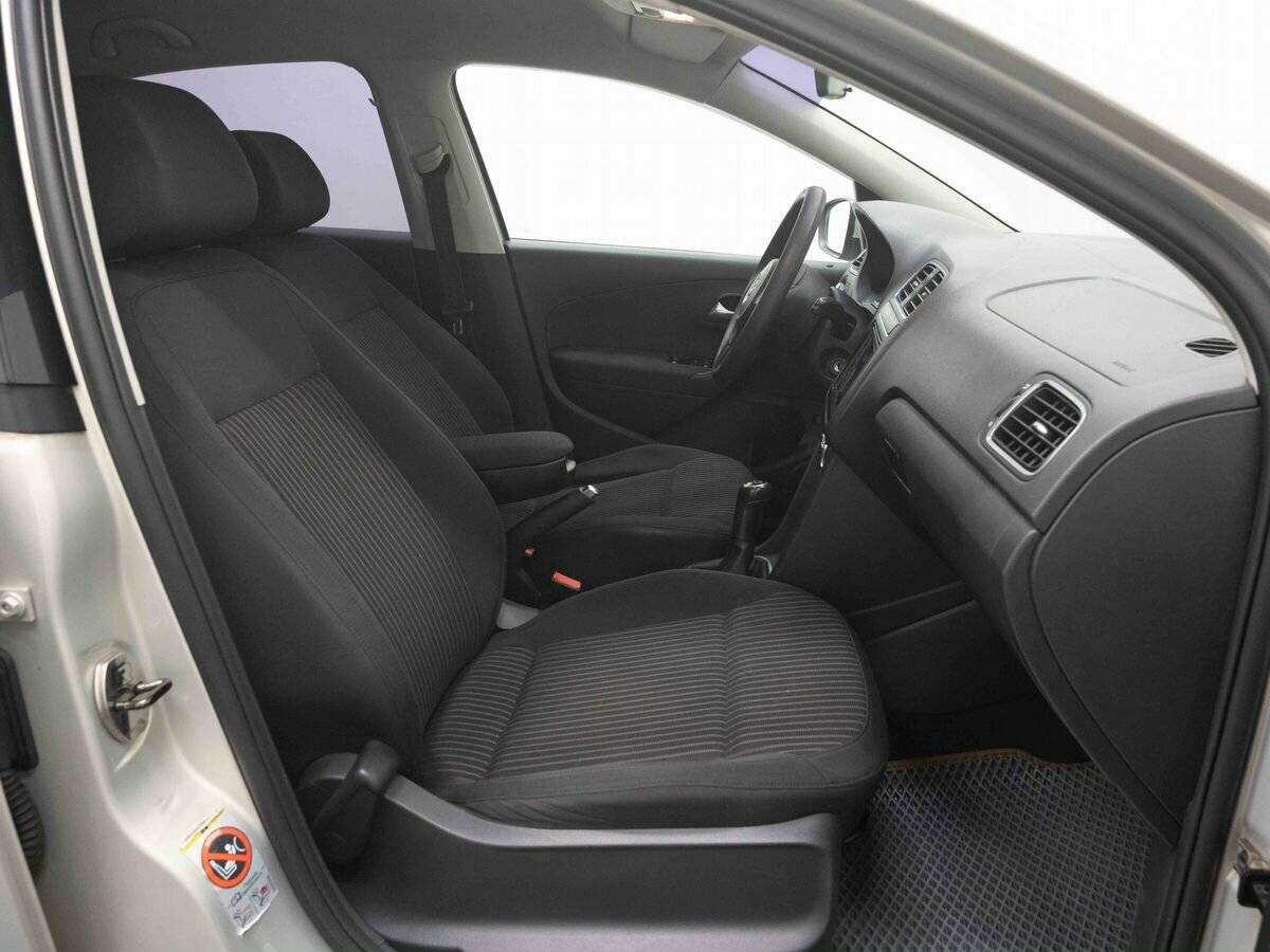 Volkswagen Polo с пробегом — 2011 год. Фото: #11