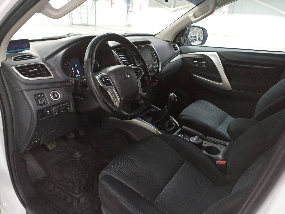 Mitsubishi Pajero Sport с пробегом — 2018 год. Фото: #15