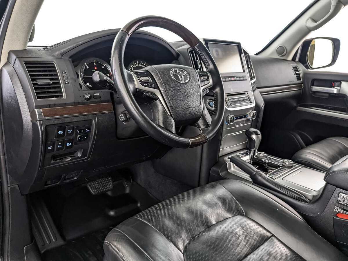 Toyota Land Cruiser с пробегом — 2017 год. Фото: #10