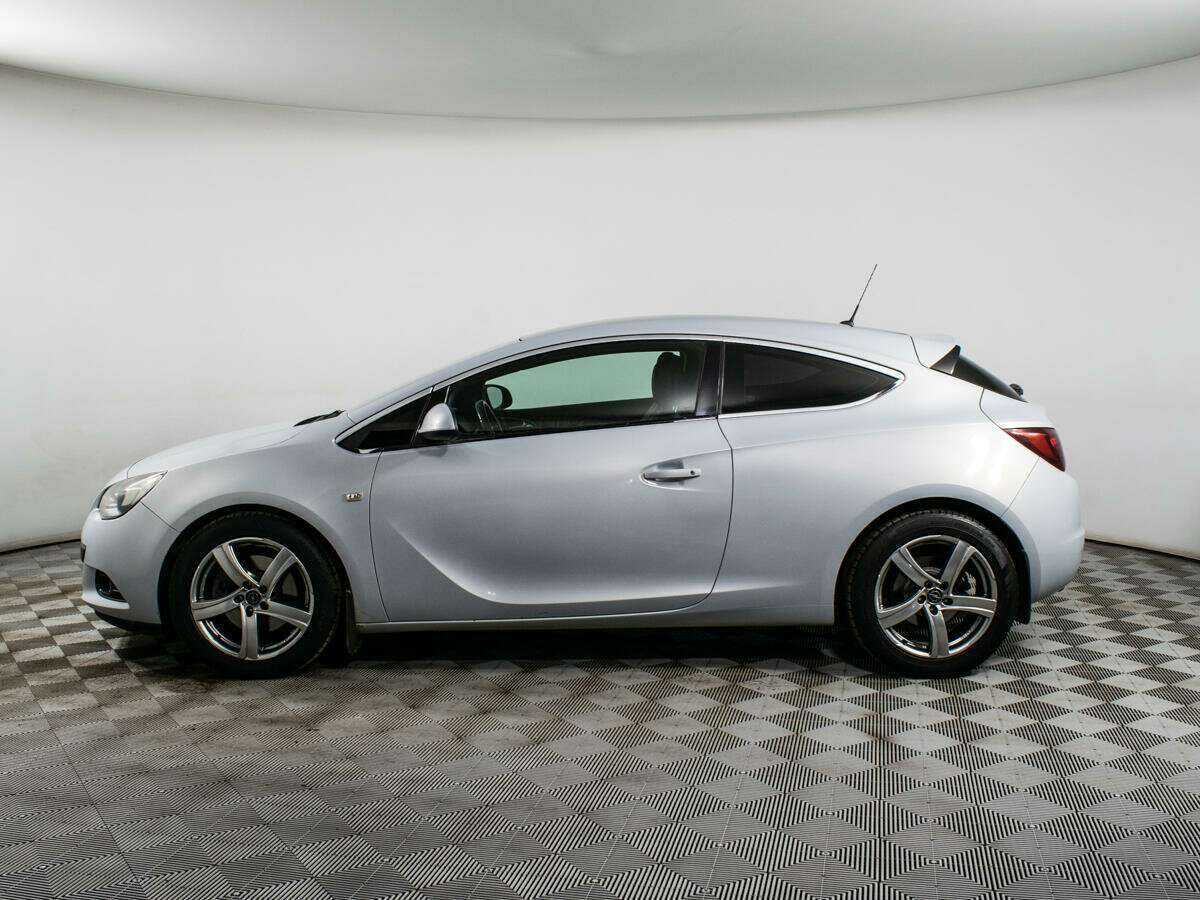 Opel Astra с пробегом — 2012 год. Фото: #7