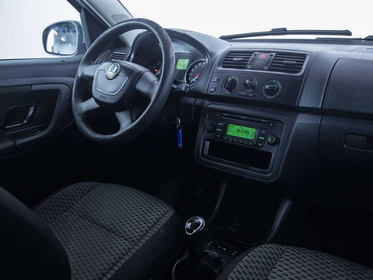 Skoda Roomster с пробегом — 2011 год. Фото: #12
