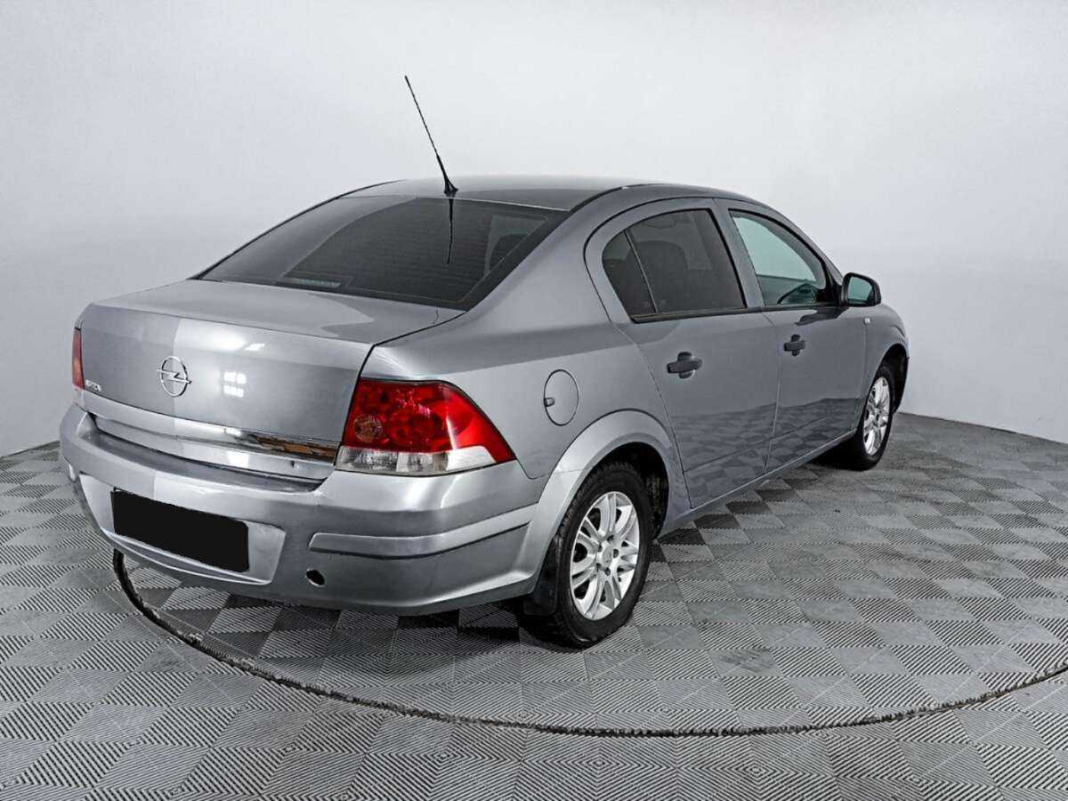 Opel Astra с пробегом — 2011 год. Фото: #4