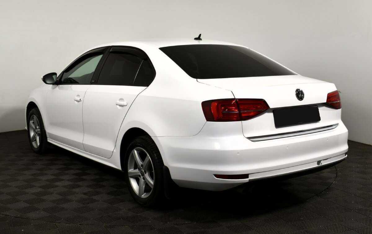 Volkswagen Jetta с пробегом — 2016 год. Фото: #4