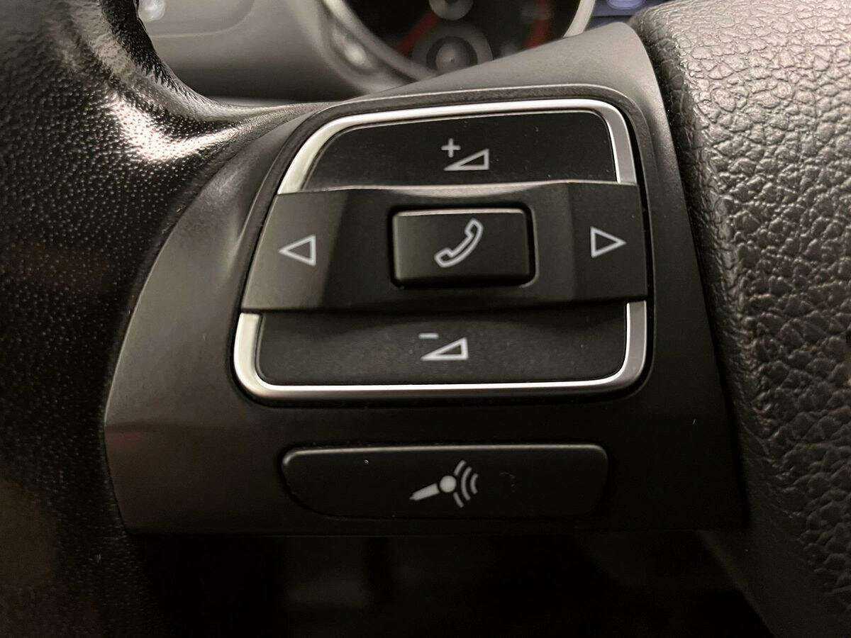 Volkswagen Golf с пробегом — 2010 год. Фото: #10
