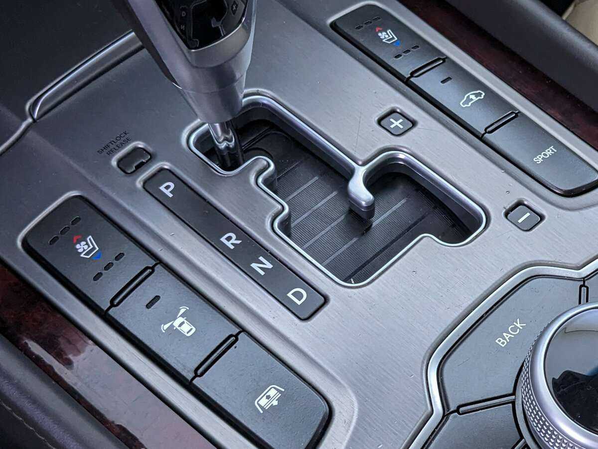 Hyundai Equus с пробегом — 2012 год. Фото: #15