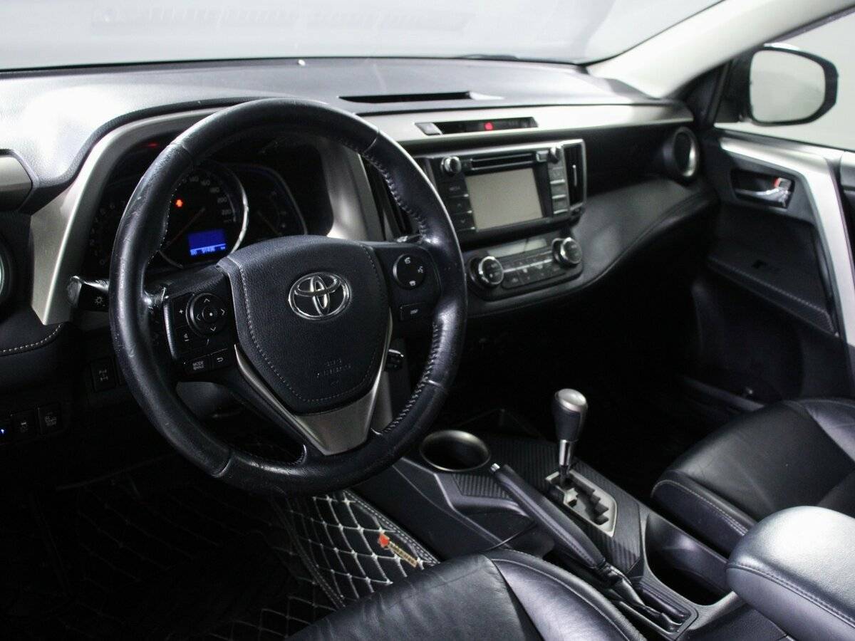 Toyota RAV4 с пробегом — 2013 год. Фото: #13