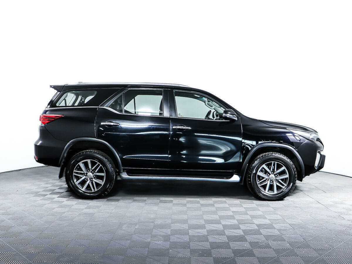 Toyota Fortuner с пробегом — 2018 год. Фото: #1
