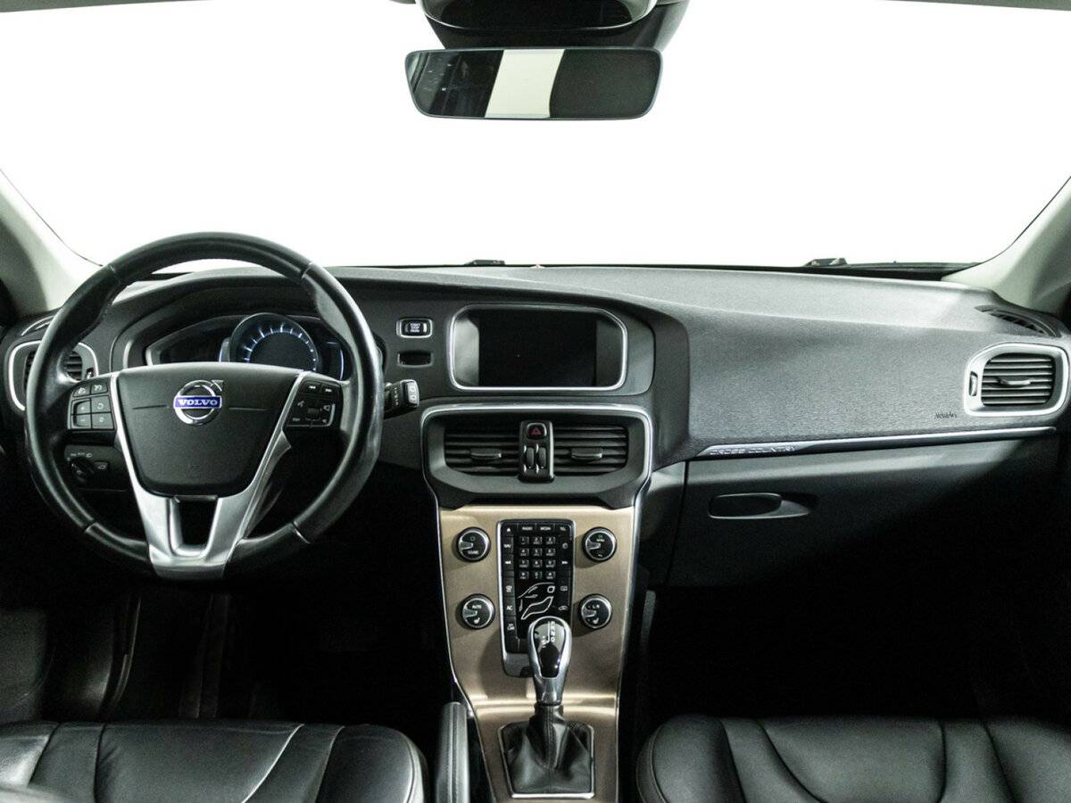 Volvo V40 Cross Country с пробегом — 2015 год. Фото: #12