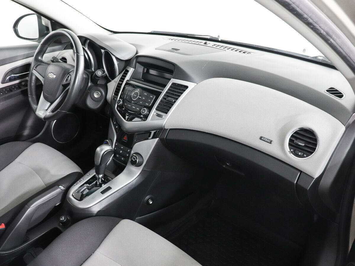 Chevrolet Cruze с пробегом — 2011 год. Фото: #9