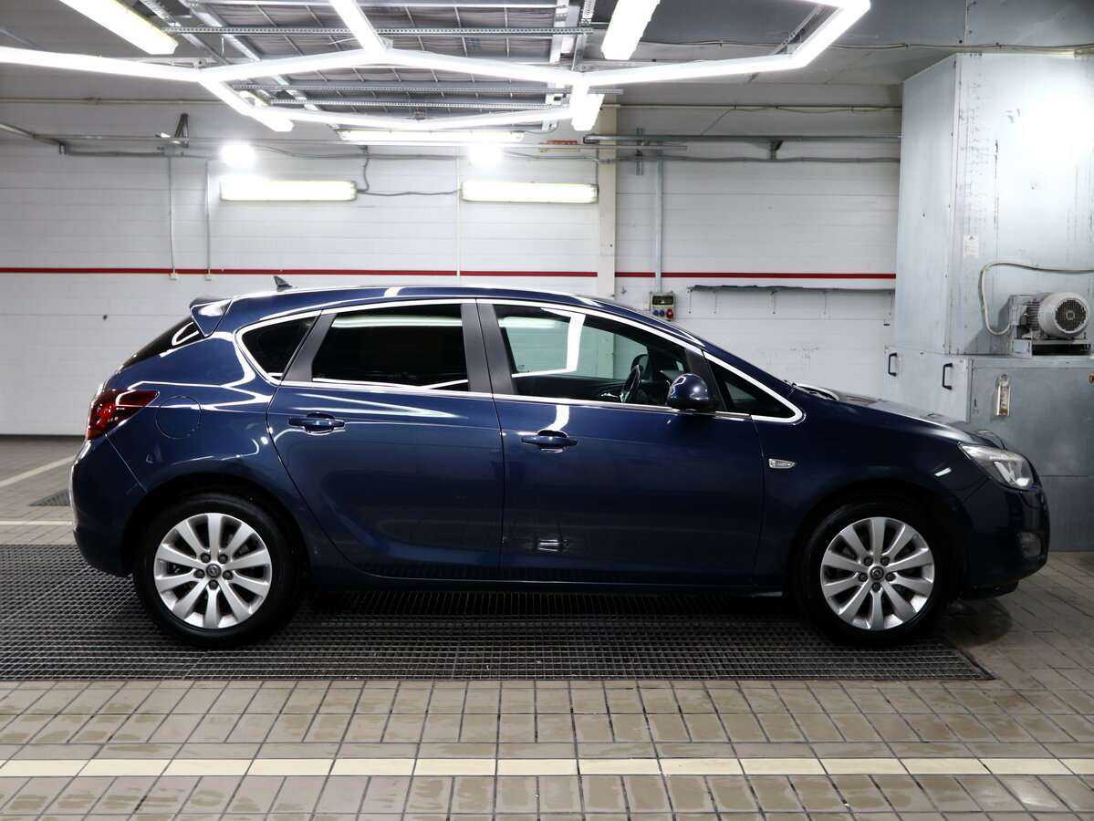 Opel Astra с пробегом — 2011 год. Фото: #2