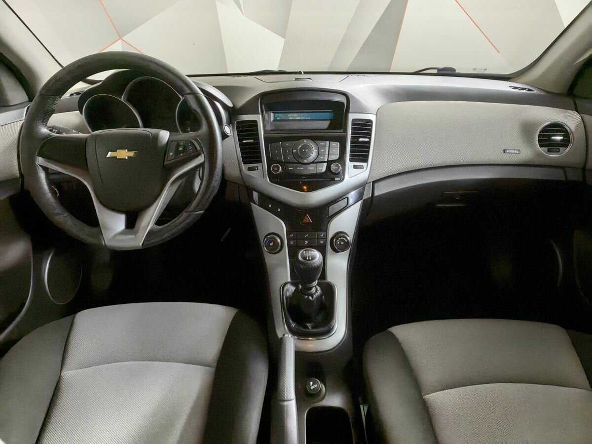 Chevrolet Cruze с пробегом — 2011 год. Фото: #9