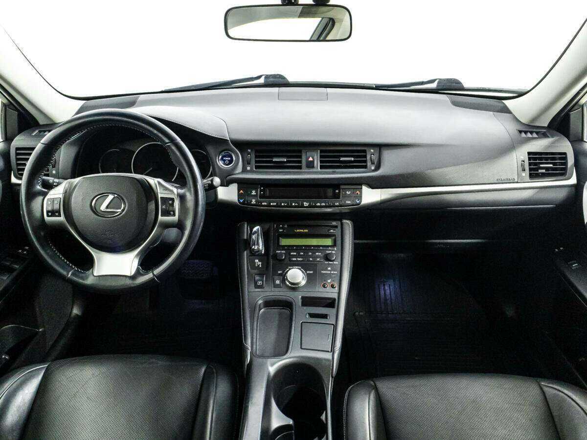 Lexus CT с пробегом — 2012 год. Фото: #12