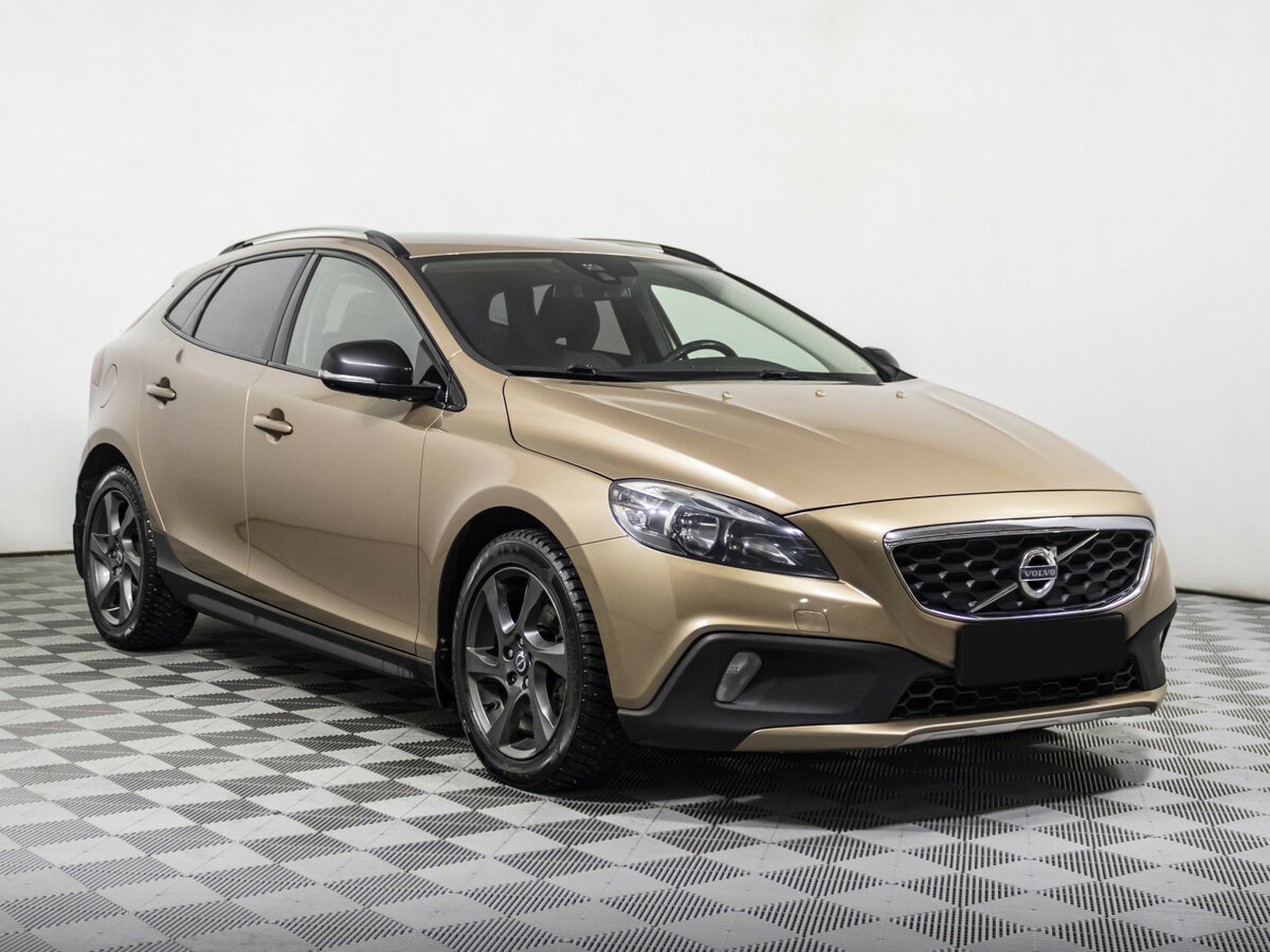 Volvo V40 Cross Country с пробегом — 2014 год. Фото: #2
