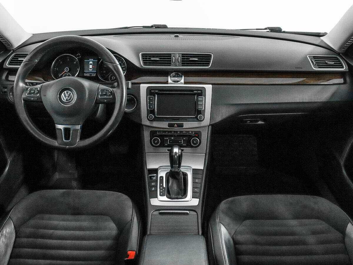 Volkswagen Passat с пробегом — 2011 год. Фото: #12