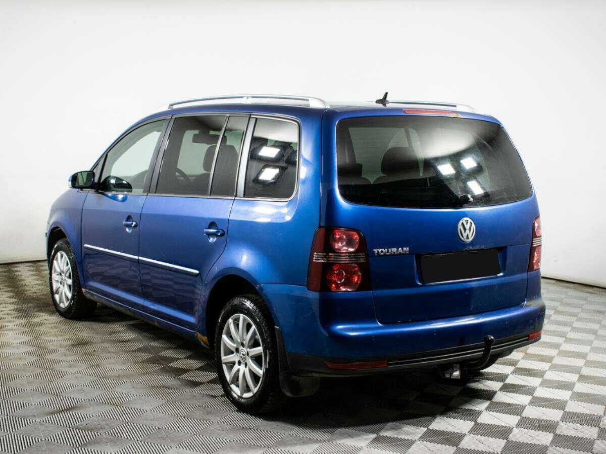 Volkswagen Touran с пробегом — 2008 год. Фото: #6