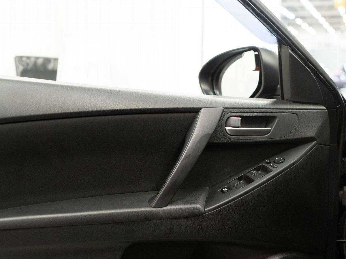 Mazda 3 с пробегом — 2011 год. Фото: #16