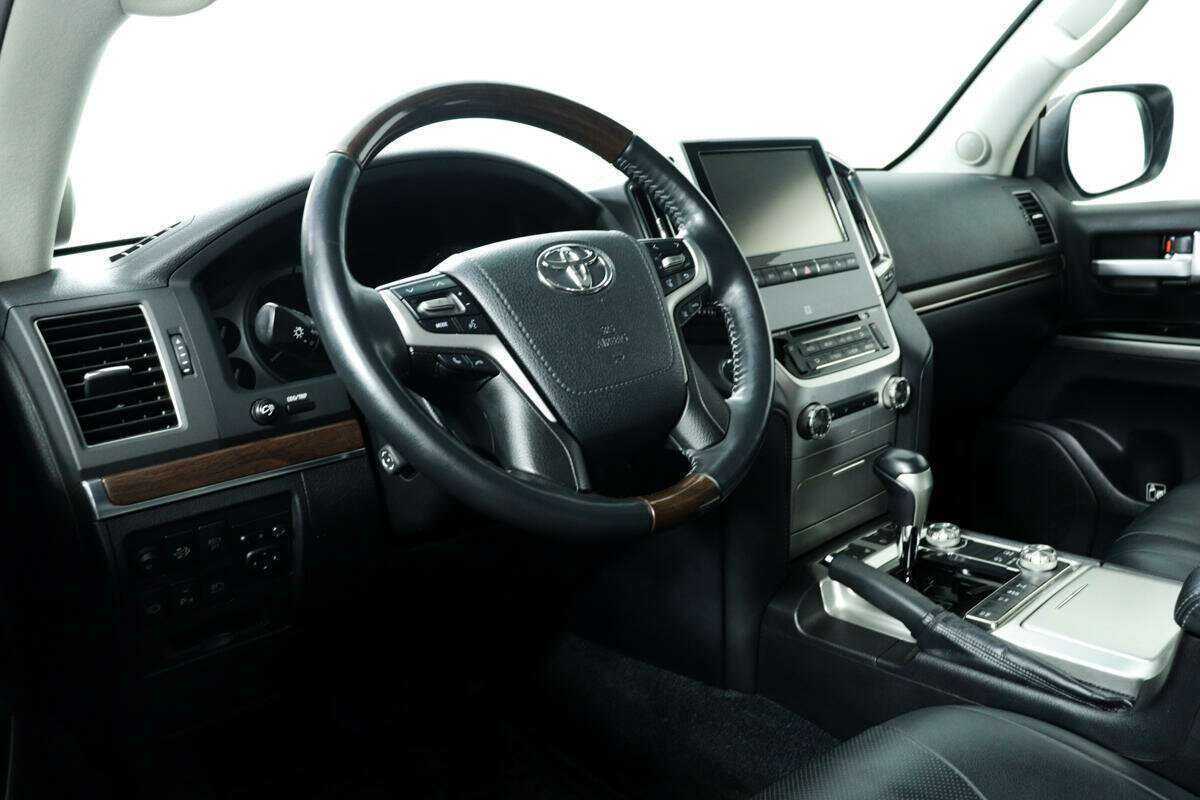 Toyota Land Cruiser с пробегом — 2016 год. Фото: #12