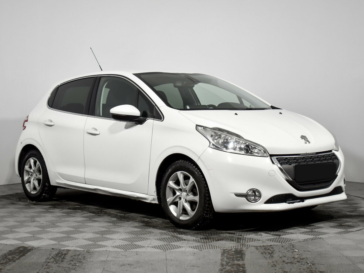 Peugeot 208 с пробегом — 2013 год. Фото: #2