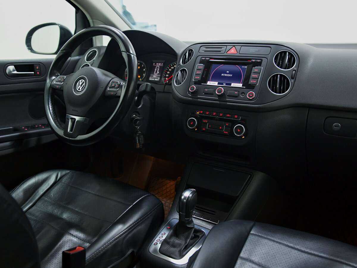 Volkswagen Golf Plus с пробегом — 2011 год. Фото: #6