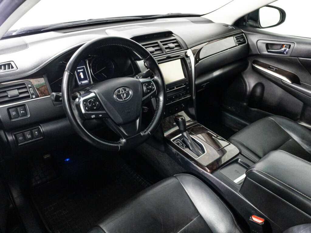 Toyota Camry с пробегом — 2016 год. Фото: #10