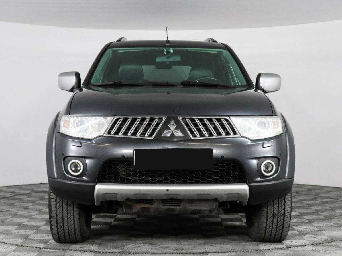 Mitsubishi Pajero Sport с пробегом — 2012 год. Фото: #1