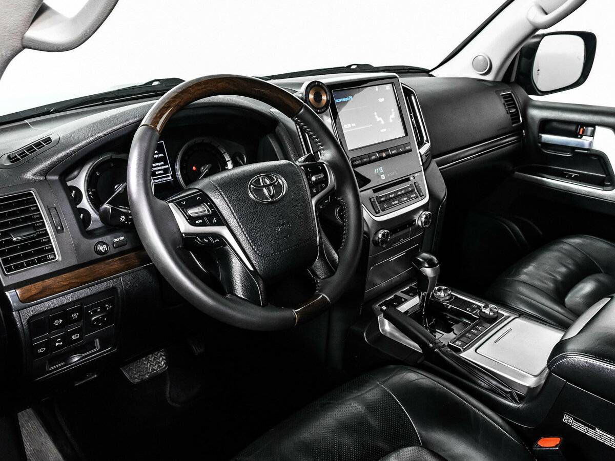 Toyota Land Cruiser с пробегом — 2015 год. Фото: #12