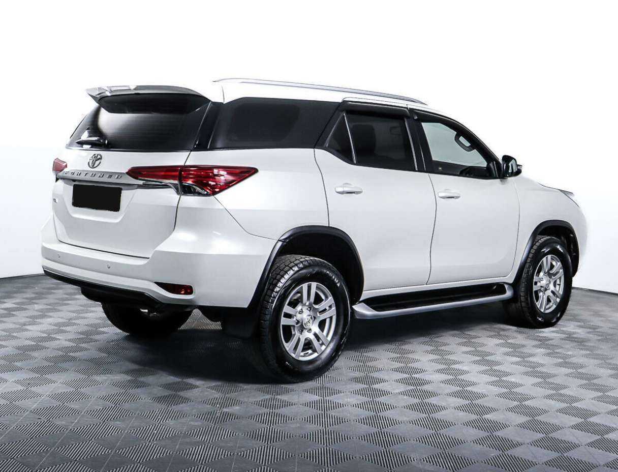 Toyota Fortuner с пробегом — 2017 год. Фото: #3