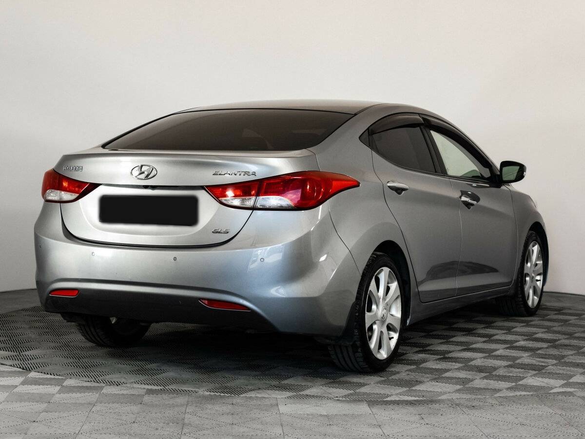 Hyundai Elantra с пробегом — 2011 год. Фото: #3