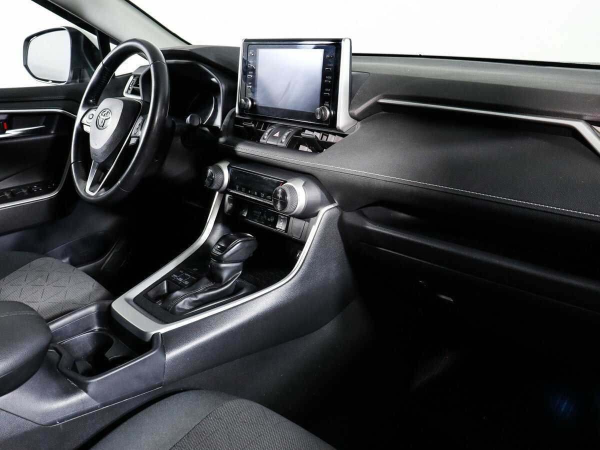 Toyota RAV4 с пробегом — 2020 год. Фото: #8