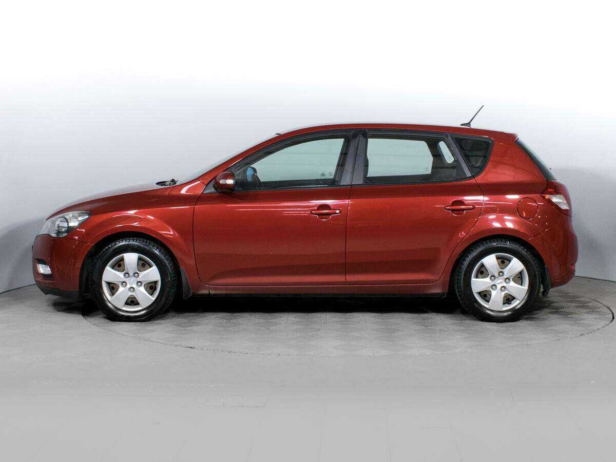 Kia Ceed с пробегом — 2010 год. Фото: #7