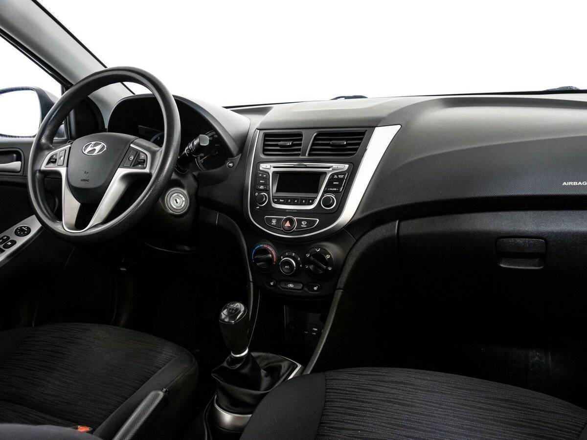 Hyundai Solaris с пробегом — 2015 год. Фото: #6