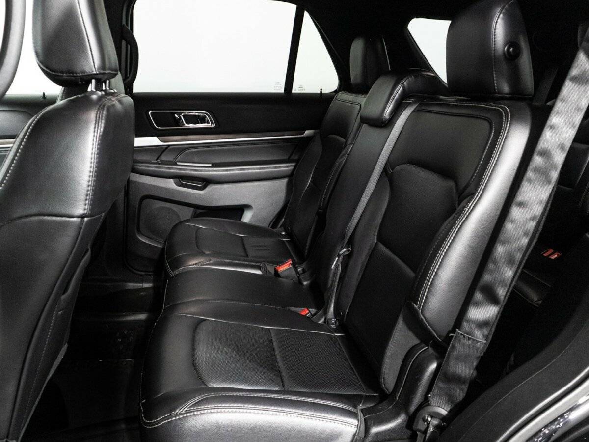 Ford Explorer с пробегом — 2018 год. Фото: #9
