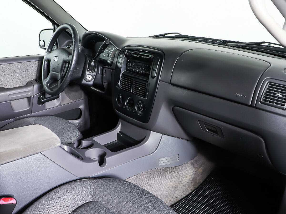 Ford Explorer с пробегом — 2002 год. Фото: #9