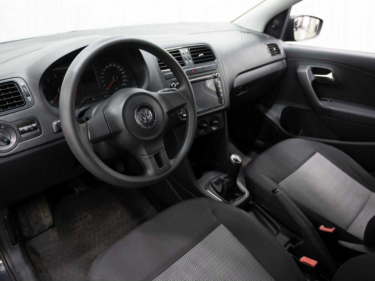 Volkswagen Polo с пробегом — 2011 год. Фото: #6