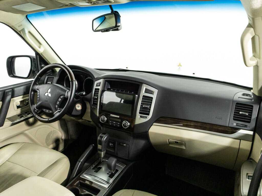 Mitsubishi Pajero с пробегом — 2019 год. Фото: #8