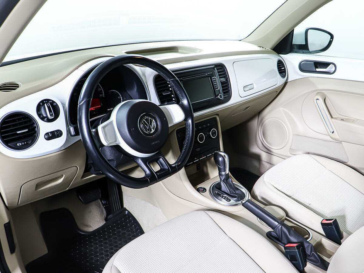 Volkswagen Beetle с пробегом — 2014 год. Фото: #12