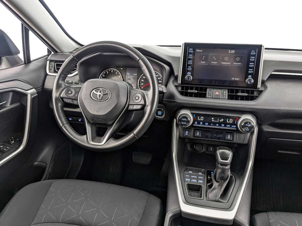 Toyota RAV4 с пробегом — 2021 год. Фото: #16