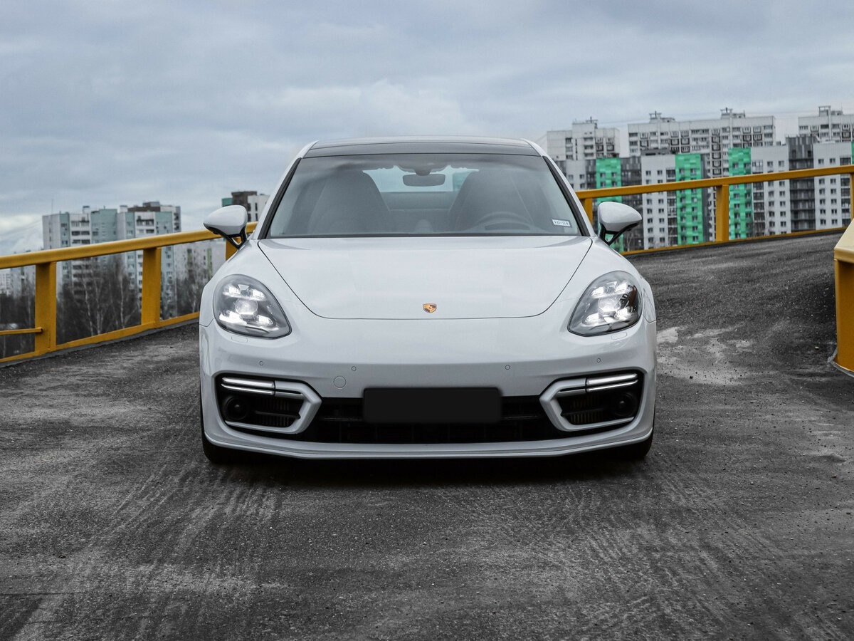 Porsche Panamera с пробегом — 2022 год. Фото: #1