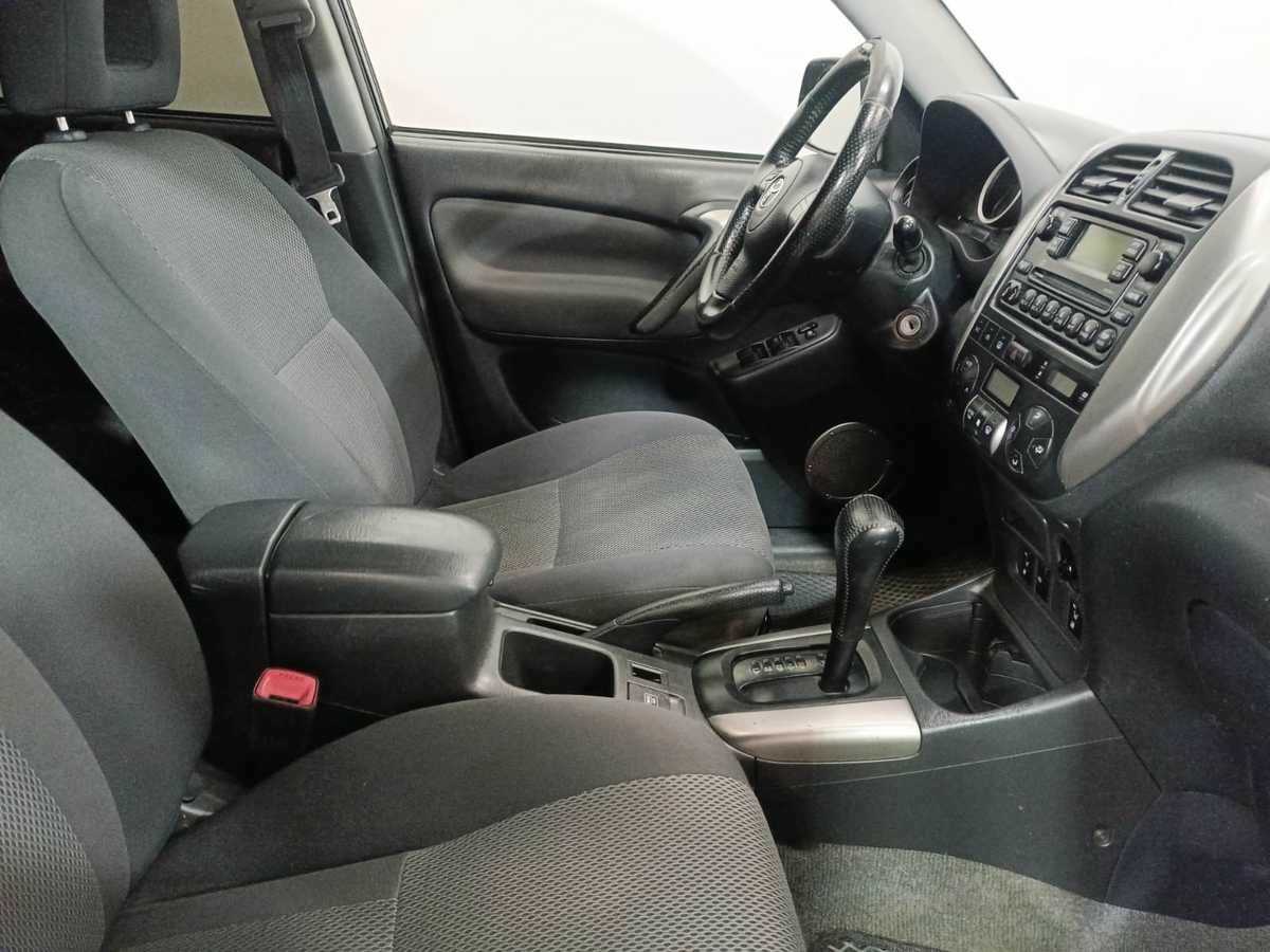 Toyota RAV4 с пробегом — 2005 год. Фото: #8