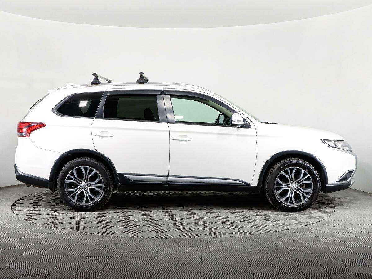 Mitsubishi Outlander с пробегом — 2018 год. Фото: #3