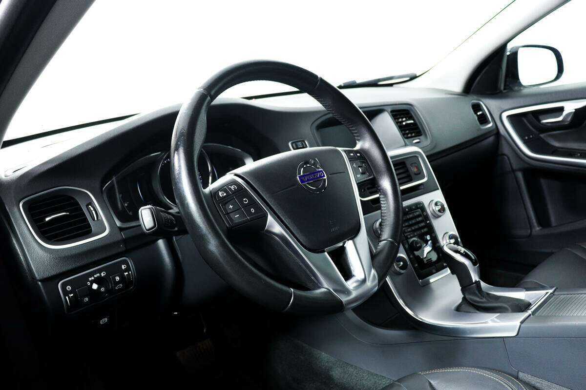 Volvo V60 Cross Country с пробегом — 2018 год. Фото: #10