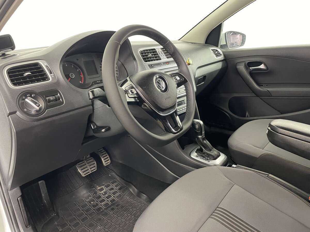 Volkswagen Polo с пробегом — 2016 год. Фото: #6