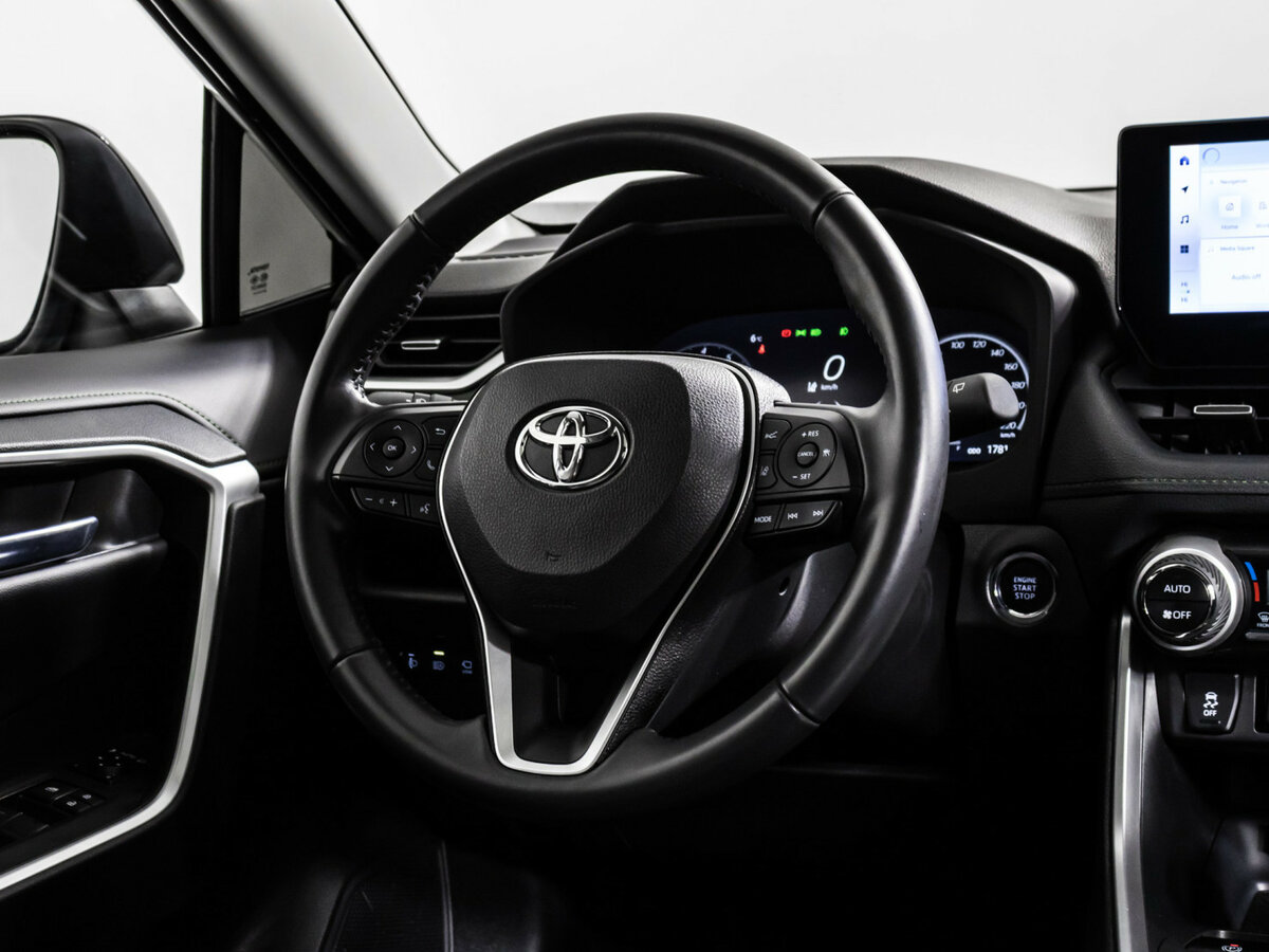 Toyota RAV4 с пробегом — 2024 год. Фото: #13